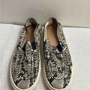 Tory Burch Chic Snakeskin Patterned slip on sneakers shoes sz 8